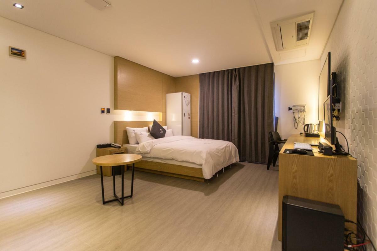 The City Hotel Чонджу Экстерьер фото