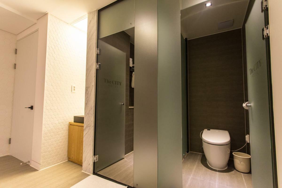 The City Hotel Чонджу Экстерьер фото